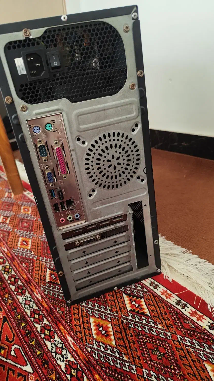 کیس کامپیوتر و مانتیو|رایانه رومیزی|کلاله, |دیوار