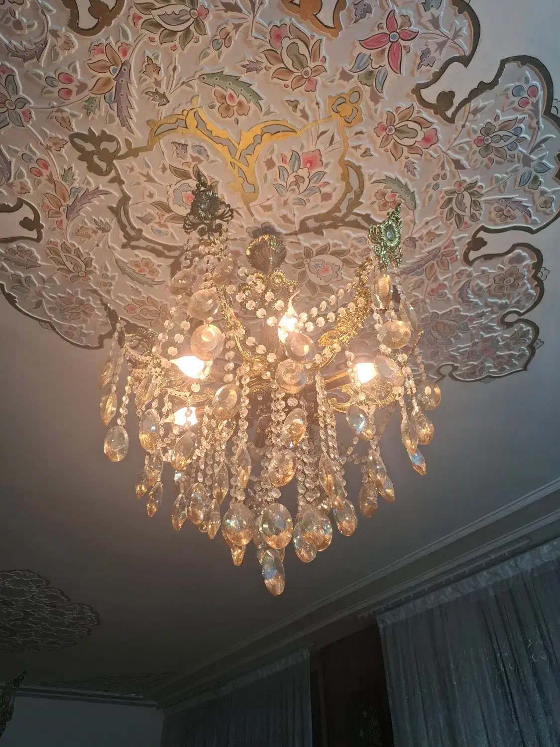 فروش لوستر برنجی همراه با کریستال|لوستر و چراغ آویز|اصفهان, سرچشمه|دیوار