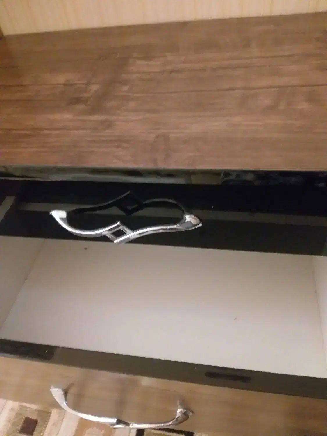 دراور کنار تخت|جاکفشی، کمد، دراور|قم, بنیاد|دیوار