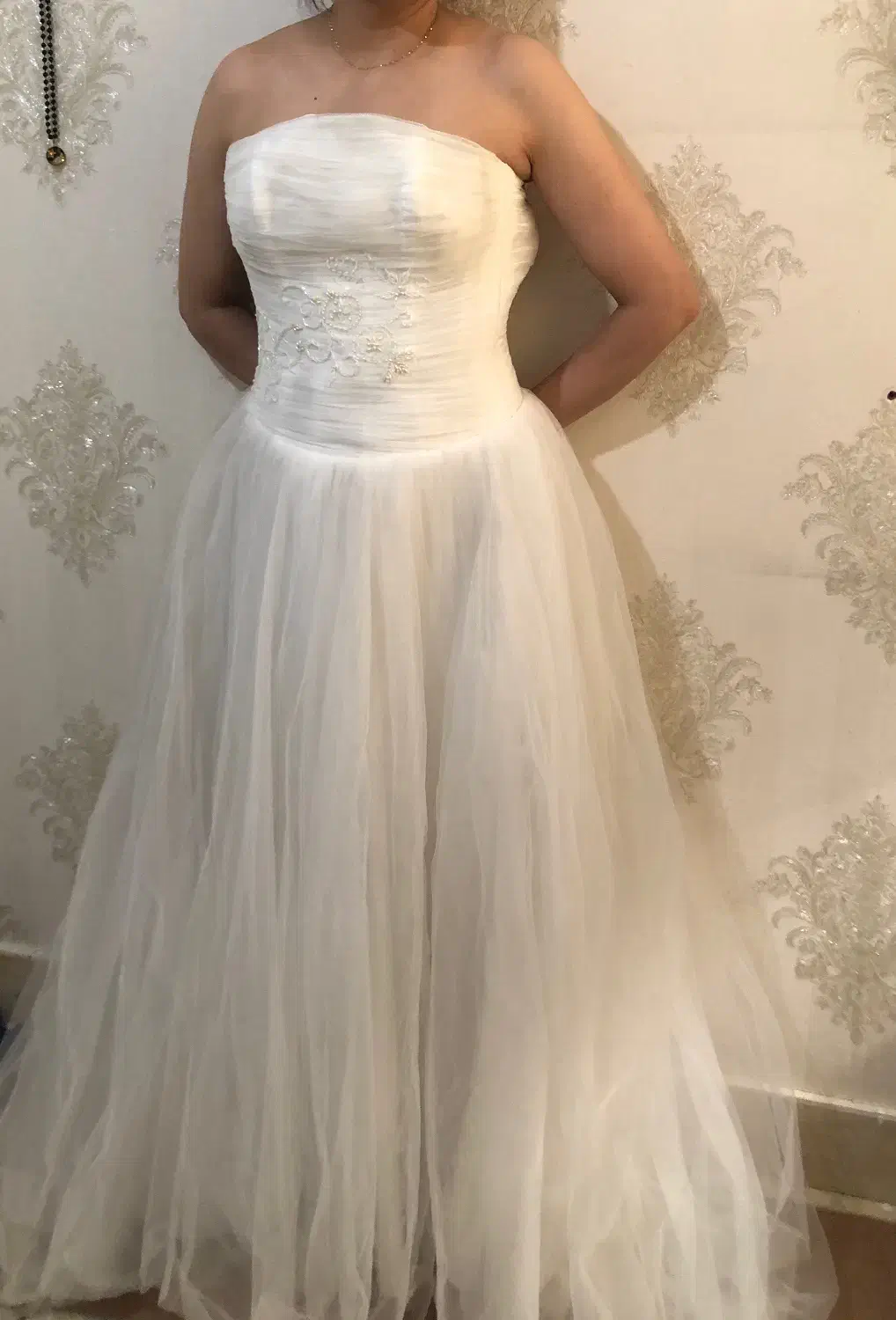 فروش یا کرایه قیمت توافقی( لباس عروس) میباشد|لباس|تهران, امیر بهادر|دیوار