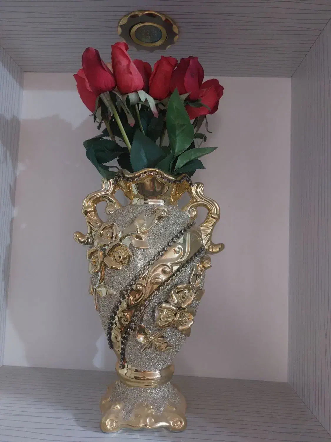 کولر و گلدان و تابلو|گل مصنوعی|میانه, |دیوار