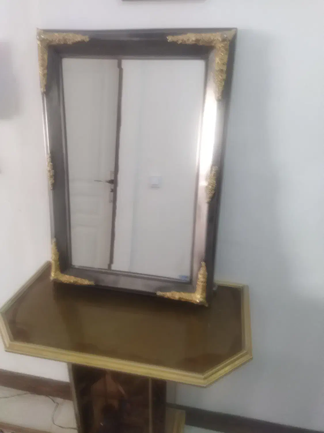 آینه بدون شمعدان|آینه|زاهدان, |دیوار