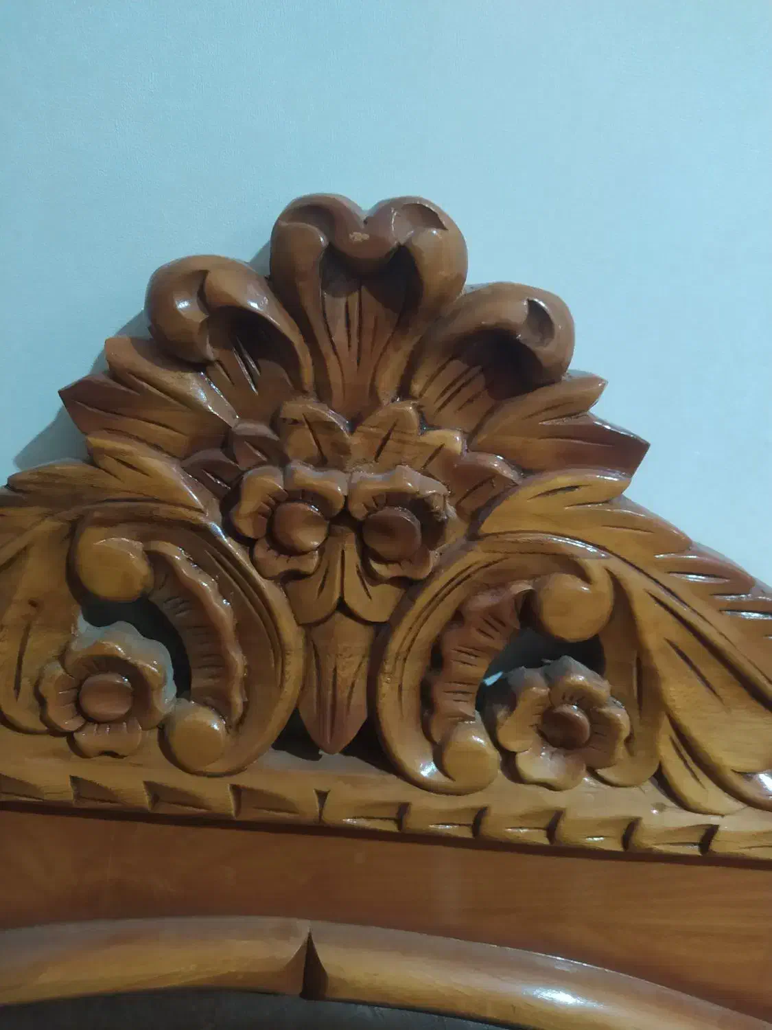 تخت خواب دو نفره و قاب عکس و تابلو|تخت و سرویس خواب|شیراز, ریشمک|دیوار