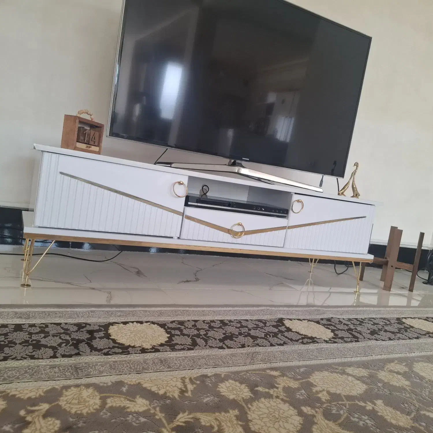 سرویس چوبی به دلیل تغیر دکور|بوفه، ویترین، کنسول|نورآباد, |دیوار