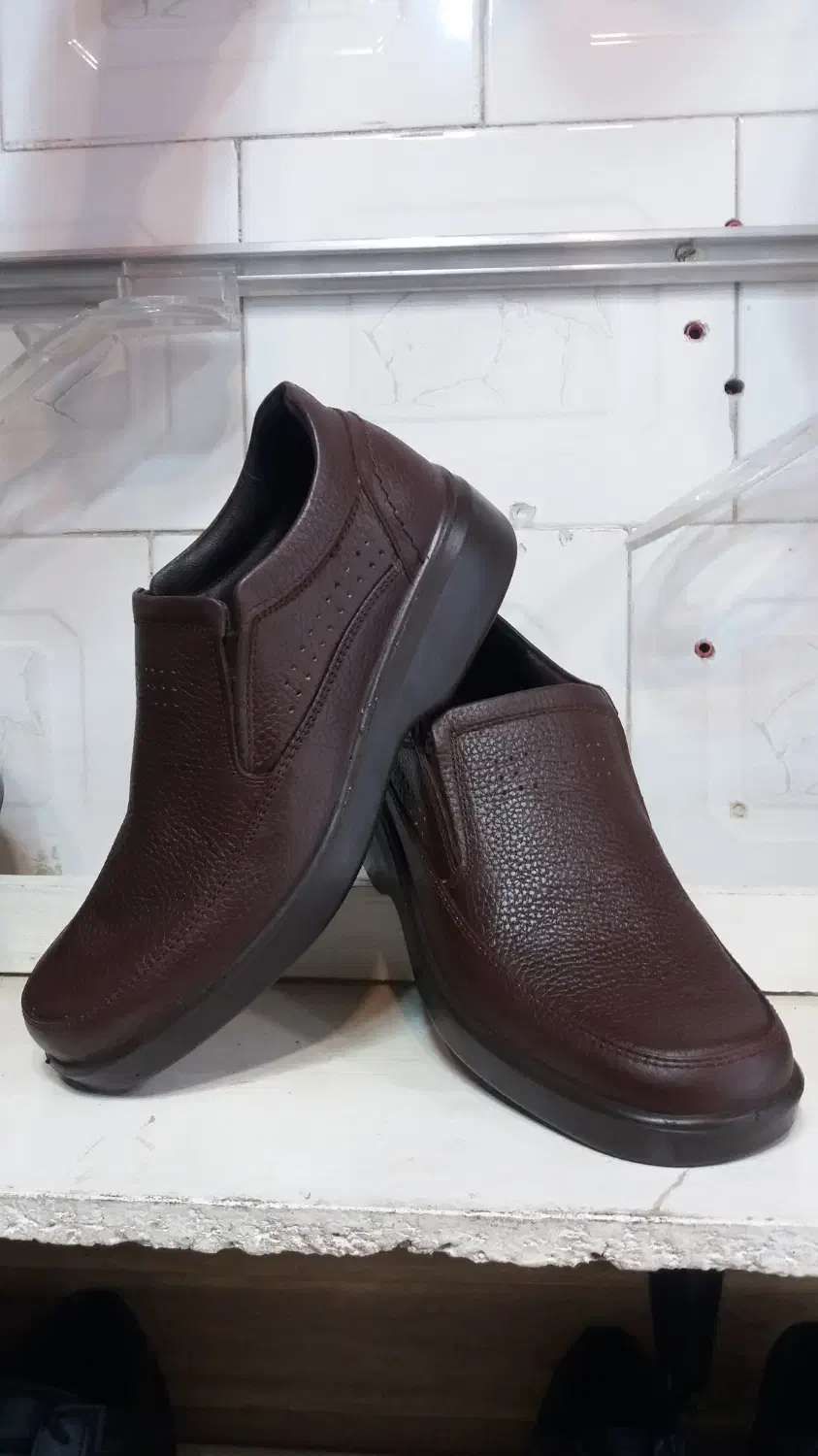 کفش برمودا|کیف، کفش، کمربند|اصفهان, شاهد|دیوار