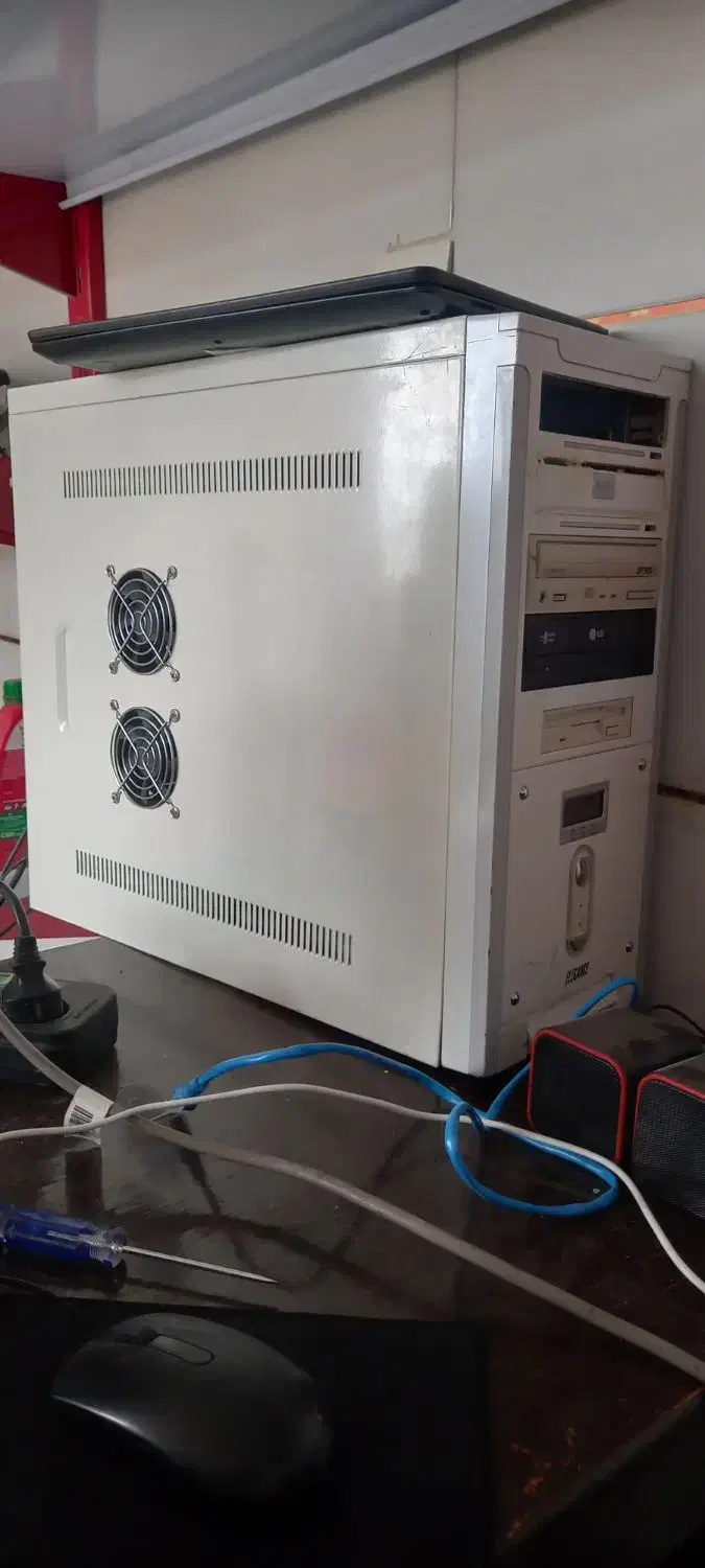 کیس|رایانه رومیزی|خوی, |دیوار