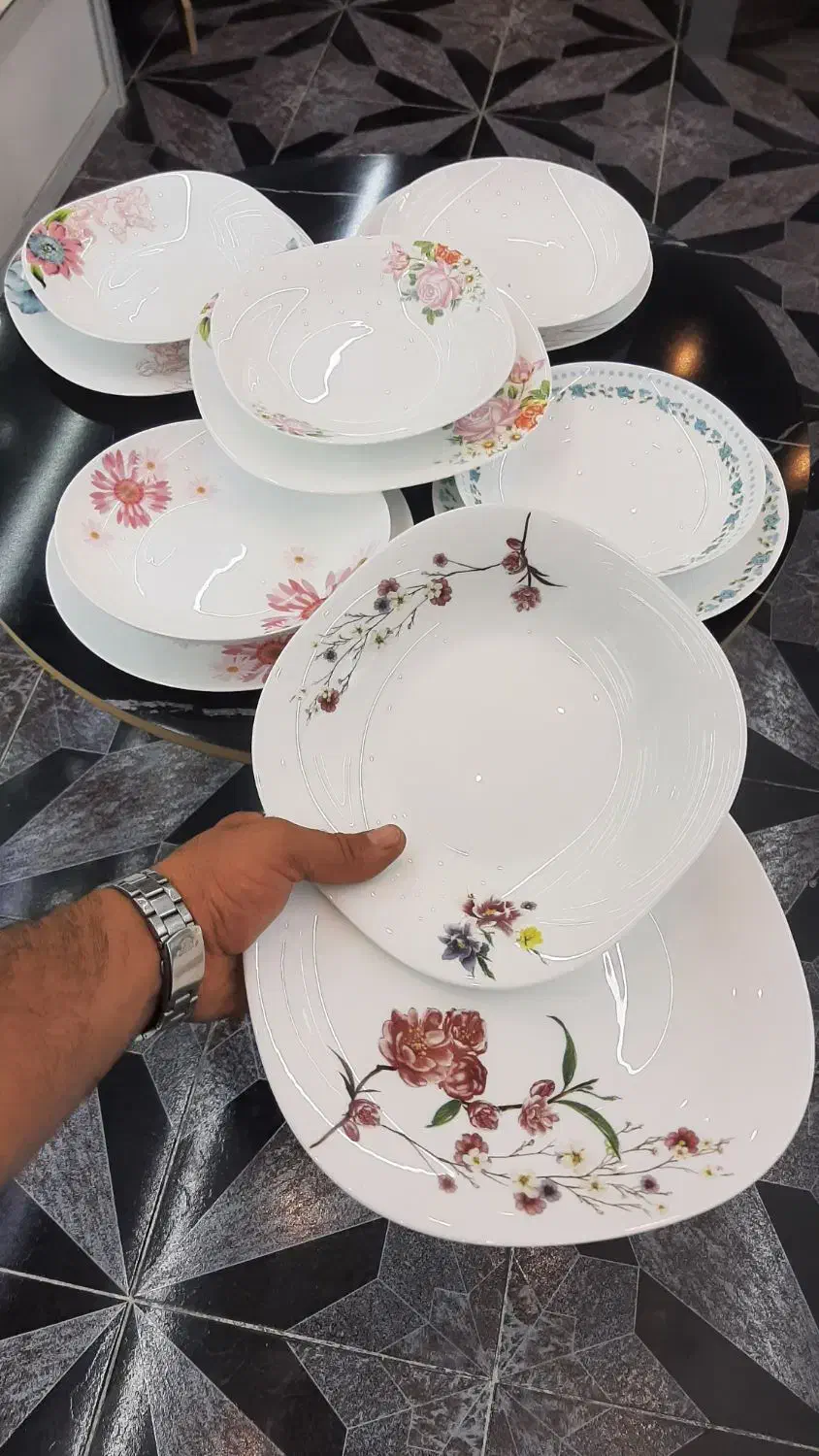 دنیای آرکوپال|ظروف سرو و پذیرایی|سنندج, |دیوار