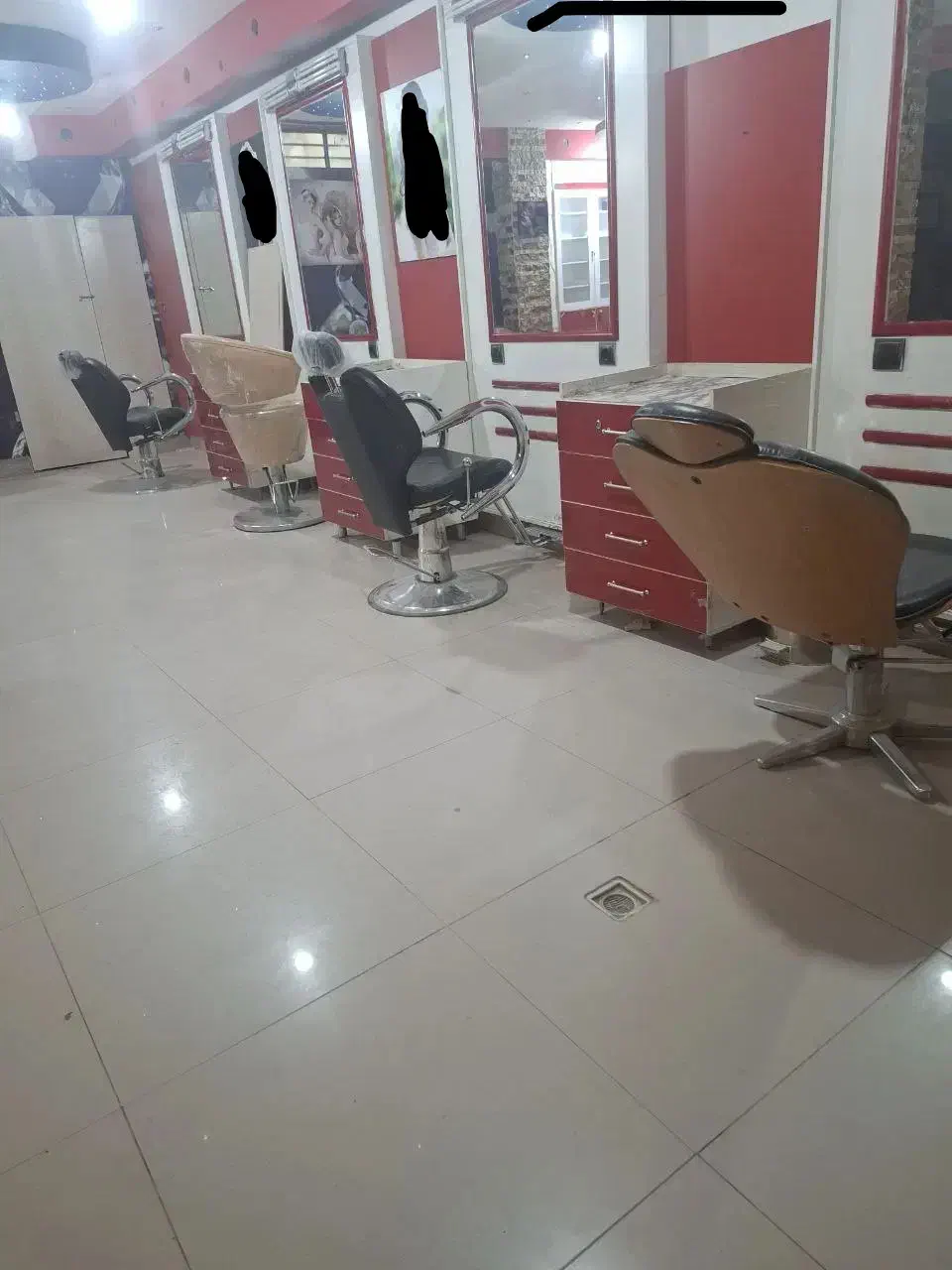 تمامی لوازم آرایشگاه به فروش میرسد|آرایشگاه و سالنهای زیبایی|زاهدان, |دیوار