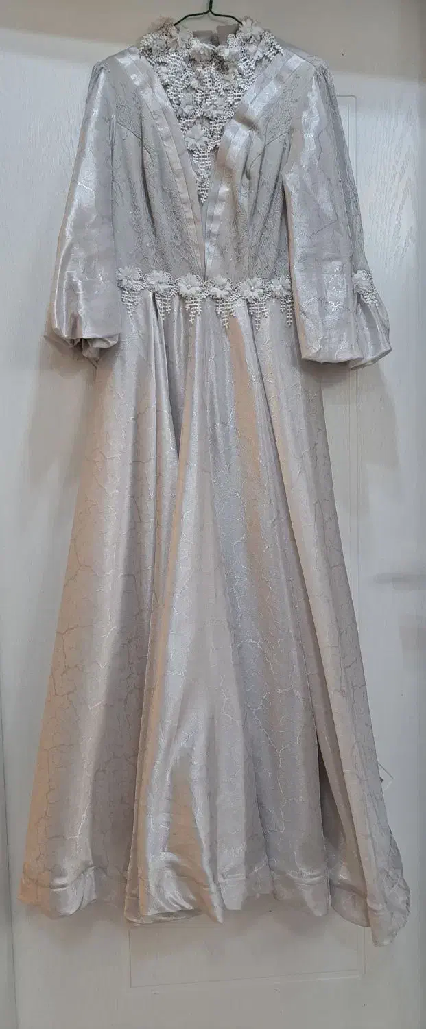 لباس مجلسی|لباس|میانه, |دیوار