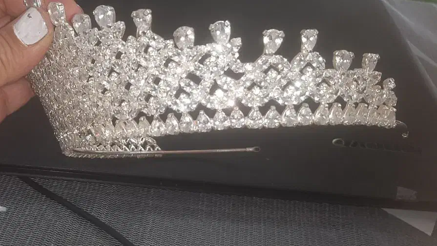 فروش تاج عروس پرنگین و مومصنوعی|بدلیجات|خمینی‌شهر, |دیوار