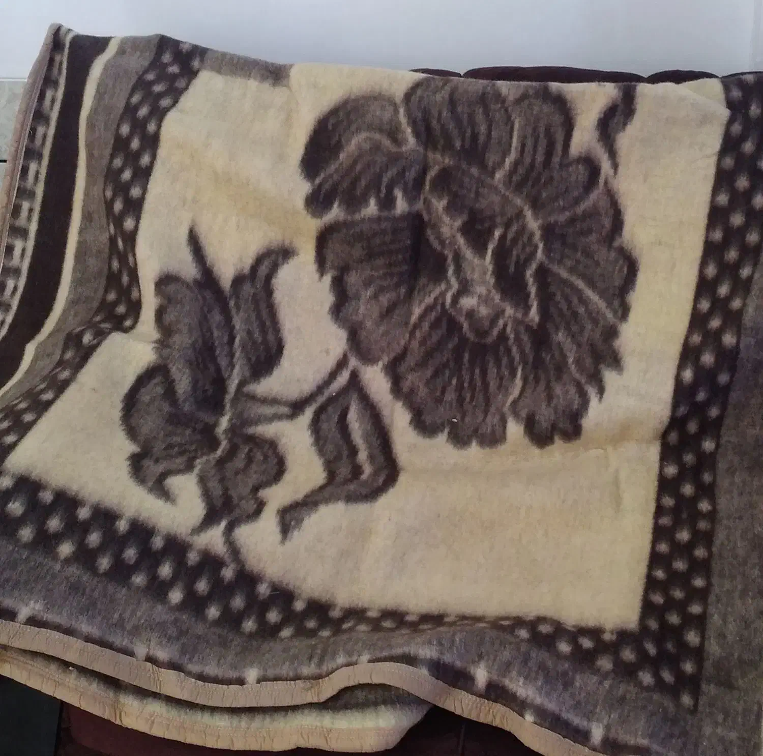 پتو|رختخواب، بالش، پتو|فولادشهر, مدیسه|دیوار