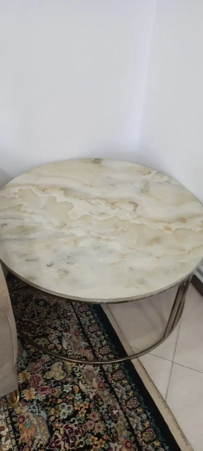 میز و عسلی گرد کاملا سالم|مبلمان خانگی و میز عسلی|اندیشه, اندیشه فاز ۱|دیوار