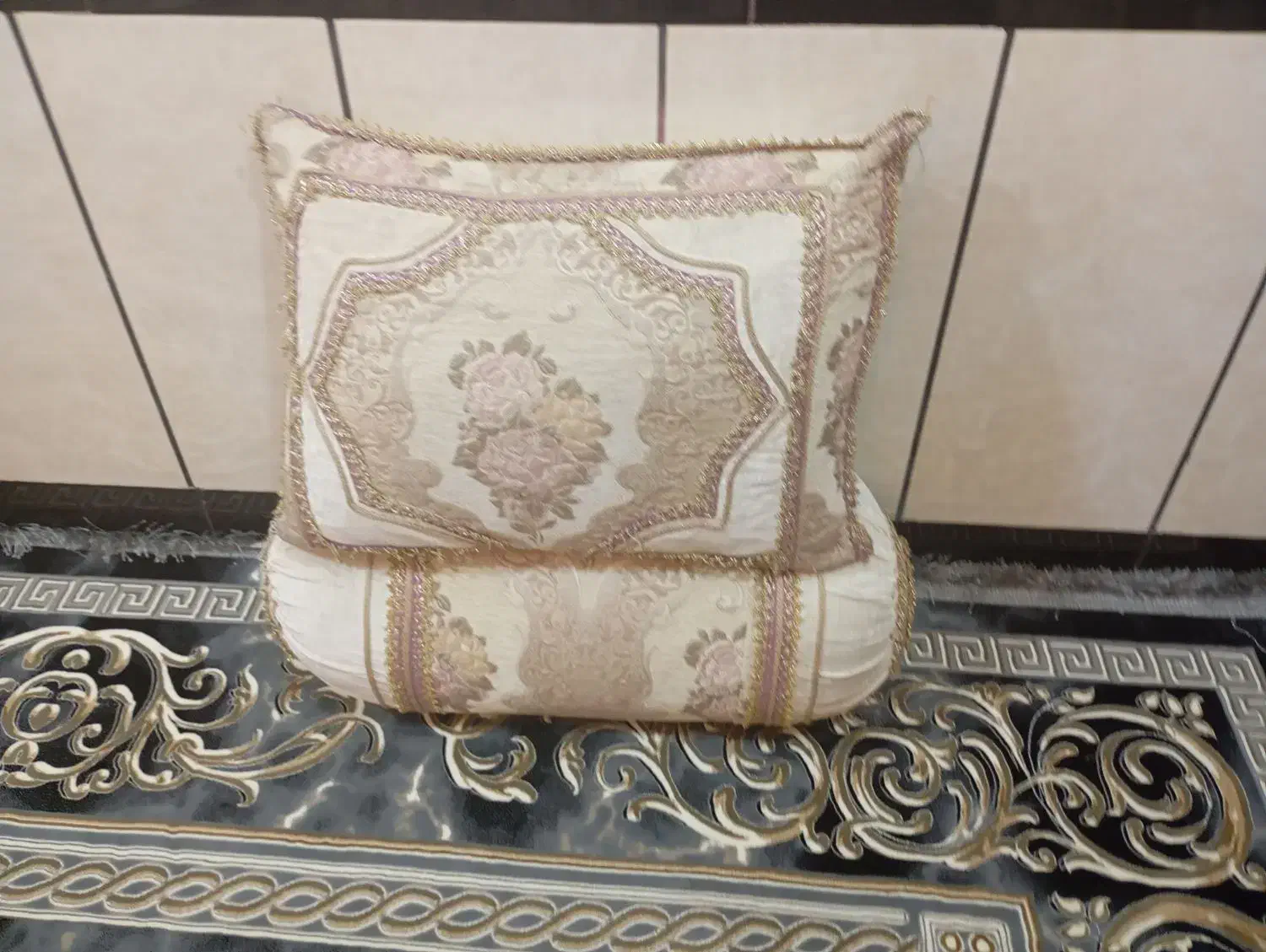 روبالشتی|رختخواب، بالش، پتو|دهدشت, |دیوار