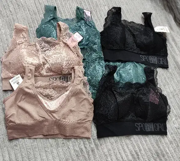 نیم تنه آنا|لباس|بیرجند, |دیوار