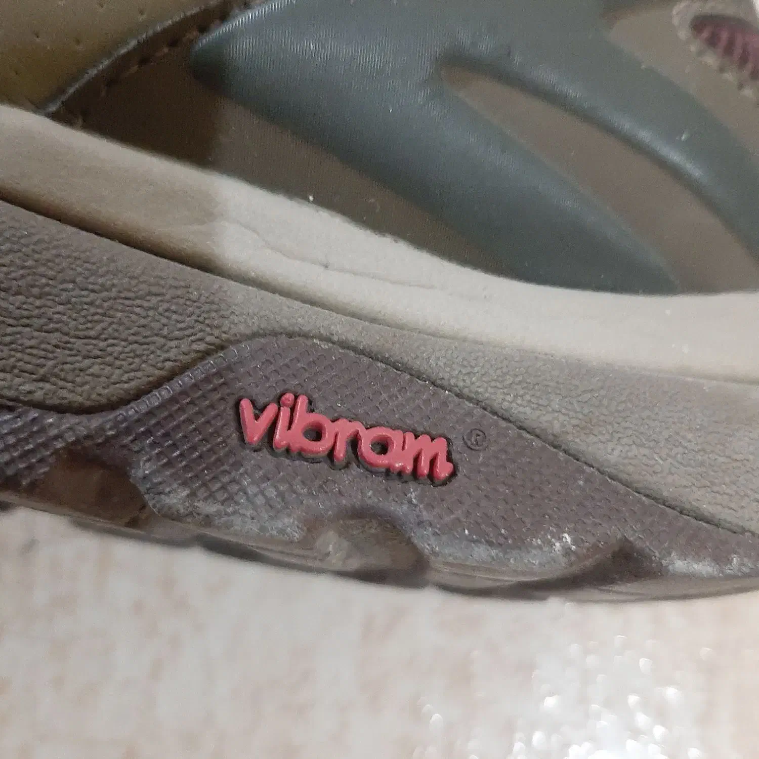 کفش کوهنوردی اصل مارک wibram|کوهنوردی و کمپینگ|کرمانشاه, |دیوار