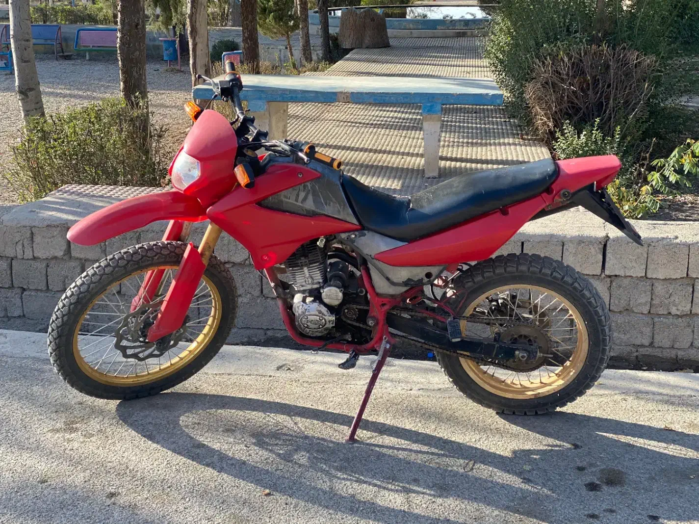 تریل کویر رادیسون گلد|موتورسیکلت|بافت, |دیوار