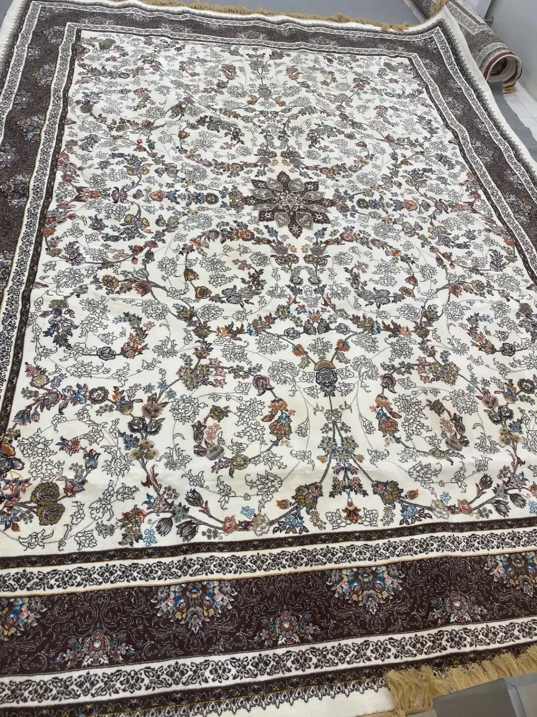 فروش دوعددفرش ۳*4 تراکم ۲۵۵۰ و۷۰۰شانه|فرش|بانه, |دیوار