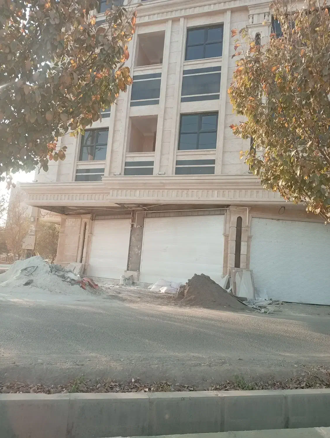 فروش مغازه بر جمهوری مرجعیت ۶۰ متر کلید نخورده|فروش مغازه و غرفه|قم, انسجام|دیوار