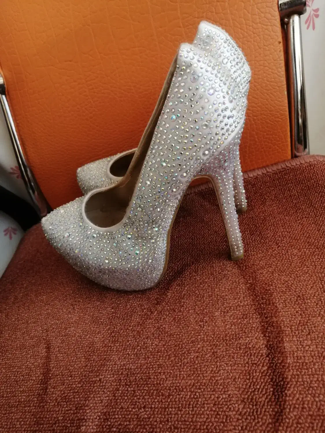 کفش زنانه ومردانه دست دوم موجود است|کیف، کفش، کمربند|مهاباد (آذربایجان غربی), |دیوار