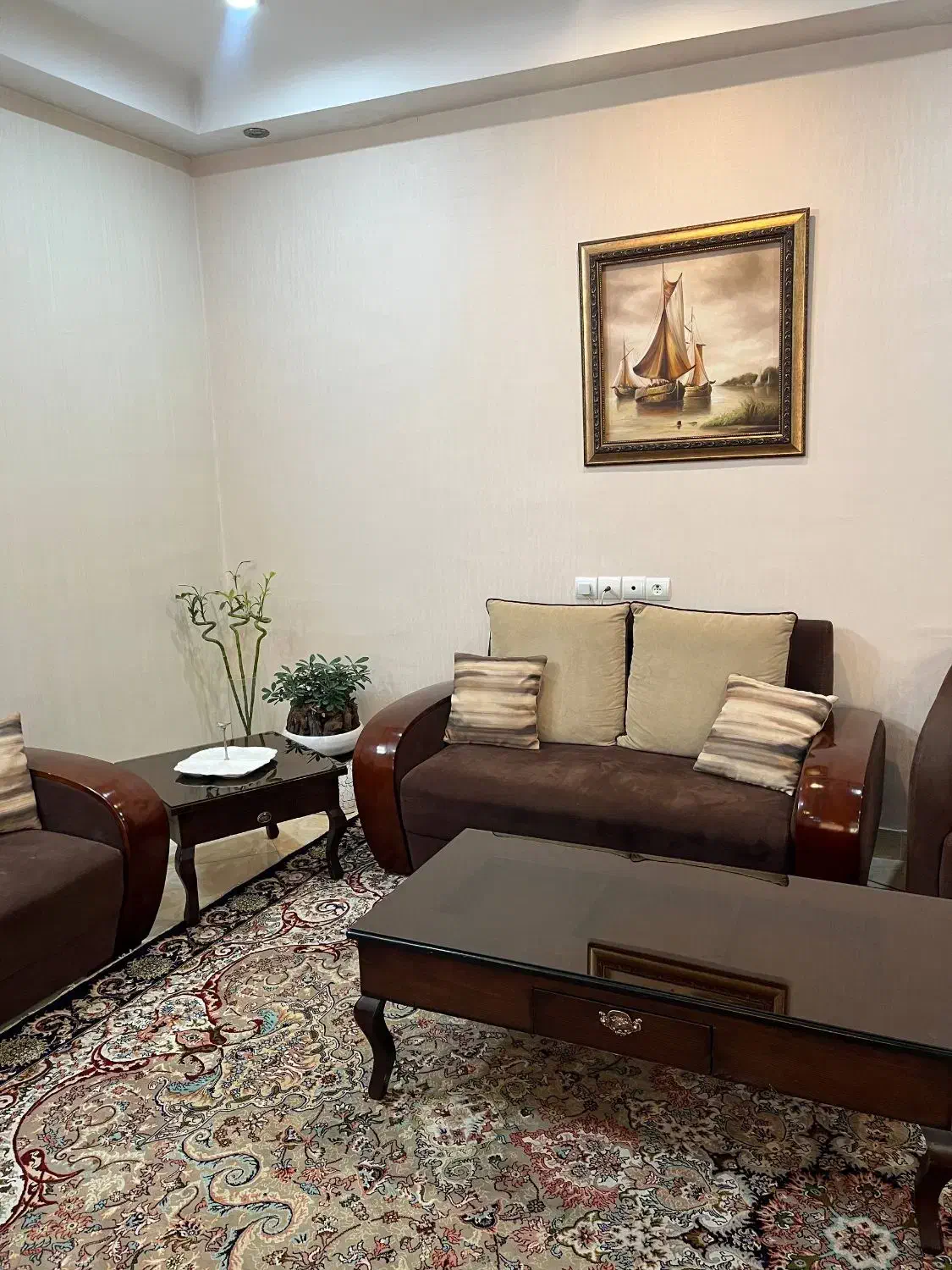 مبل راحتی قهوه ای با میز|مبلمان خانگی و میز عسلی|مشهد, کلاهدوز|دیوار