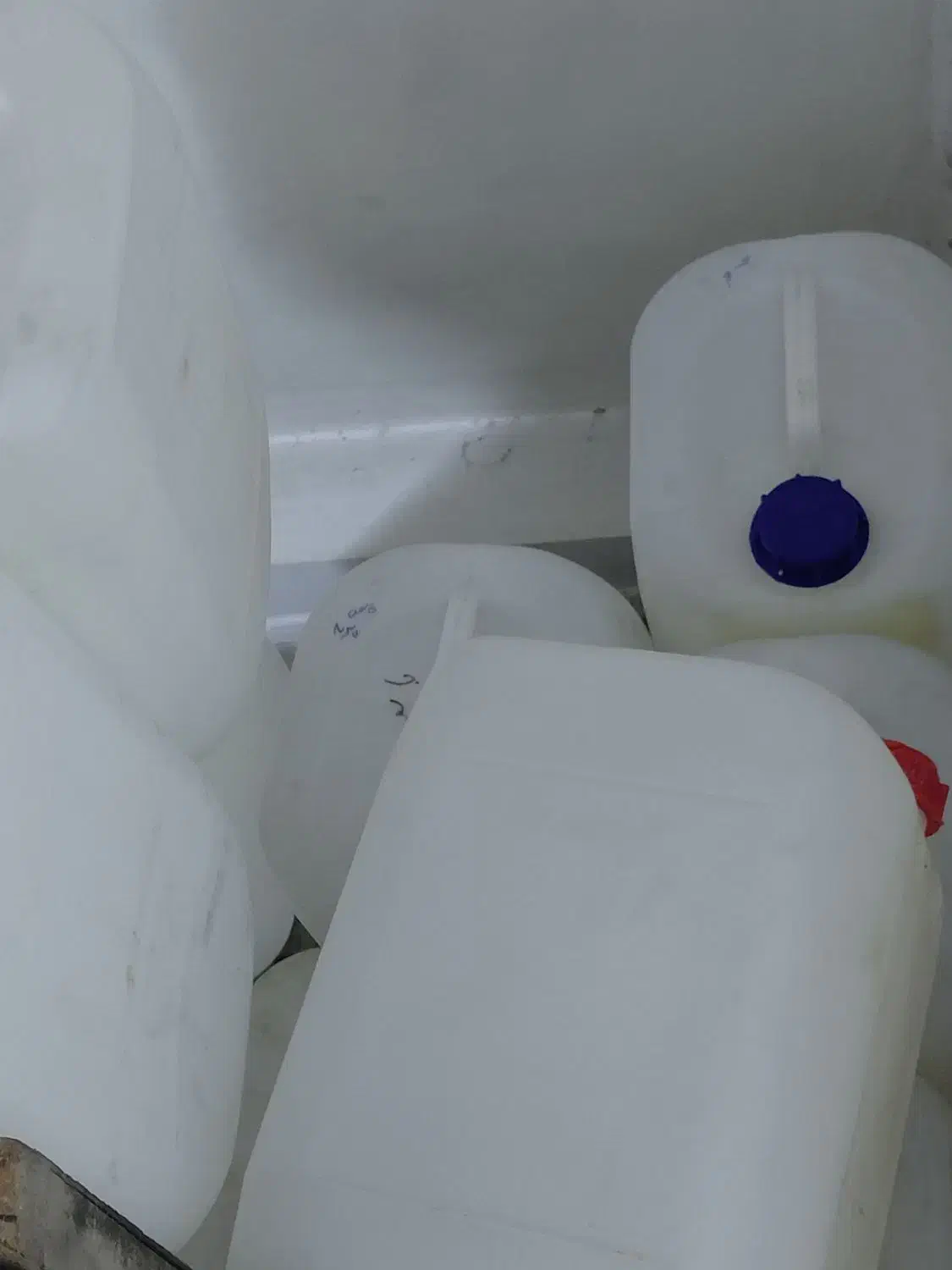 گالن بیست لیتری تمیز|ظروف نگهدارنده، پلاستیکی، یکبارمصرف|بهارستان, |دیوار