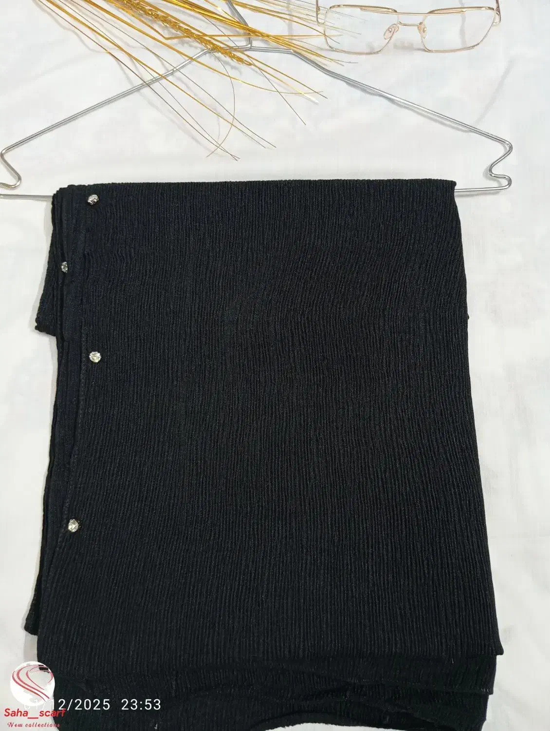 شال و روسری|لباس|رباط‌کریم, رباط‌کریم|دیوار