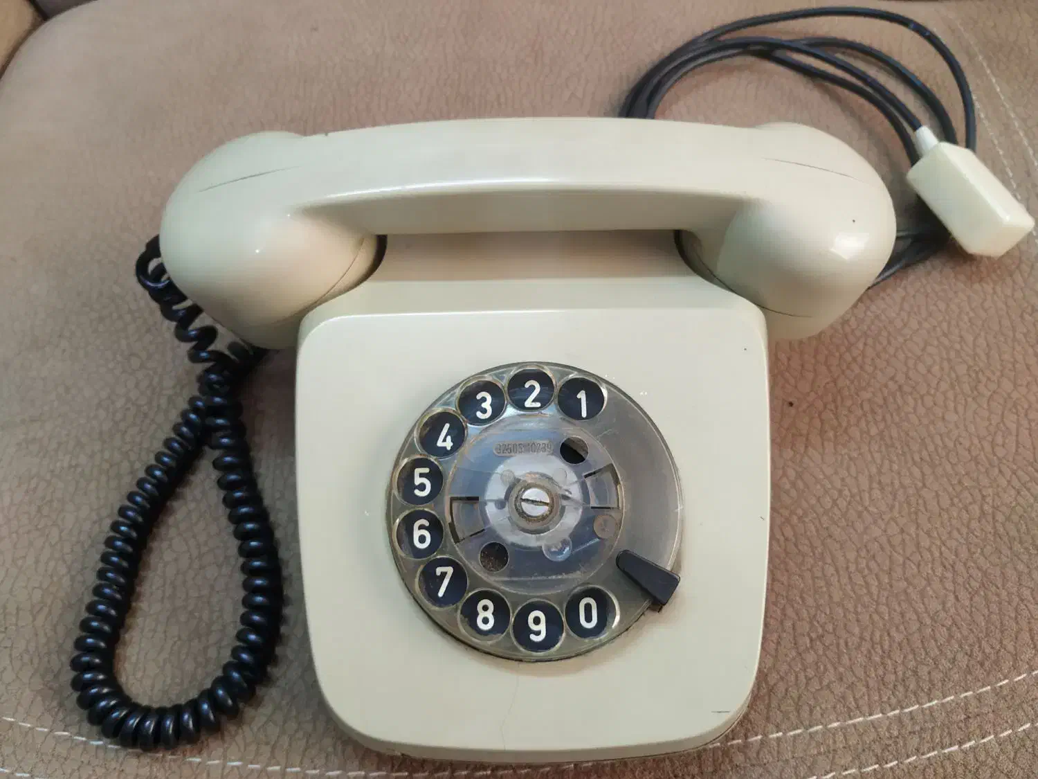 تلفن قدیمی سالم|تلفن رومیزی|مشهد, امیریه|دیوار