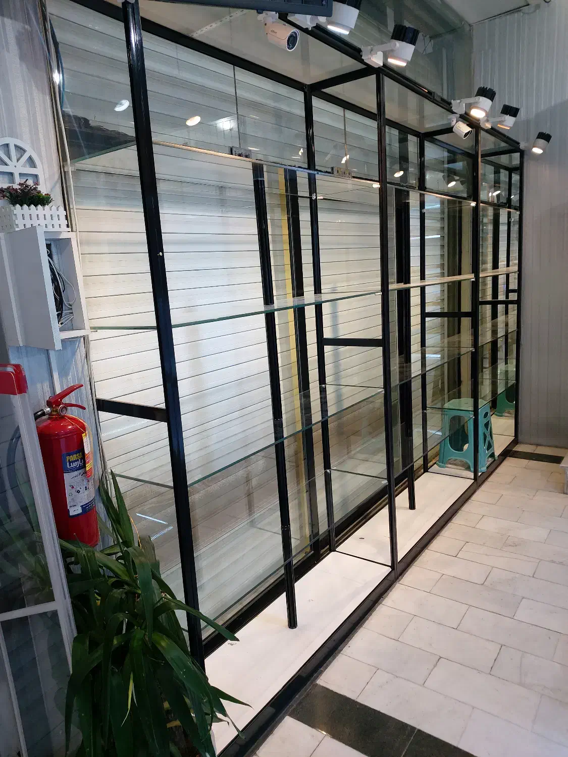 فروش ویترین آلومینیوم|فروشگاه و مغازه|شاهینشهر, بنیاد ازدواج|دیوار