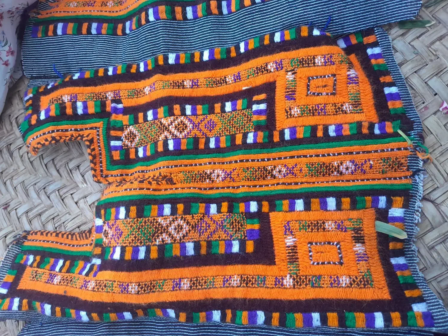 زیاستین بلوچی|لباس|ایرانشهر, |دیوار