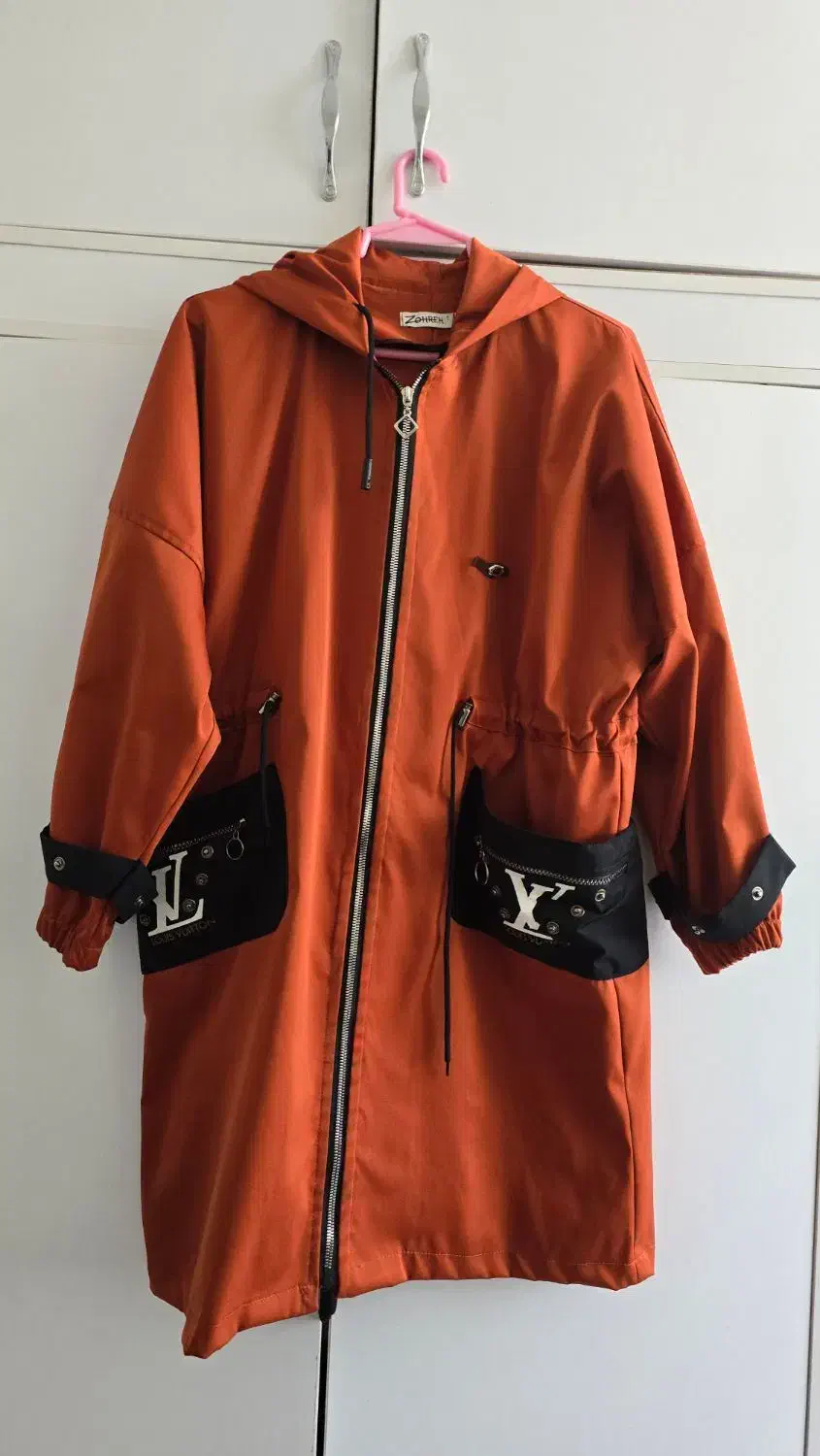 بارونی|لباس|لنجان, |دیوار