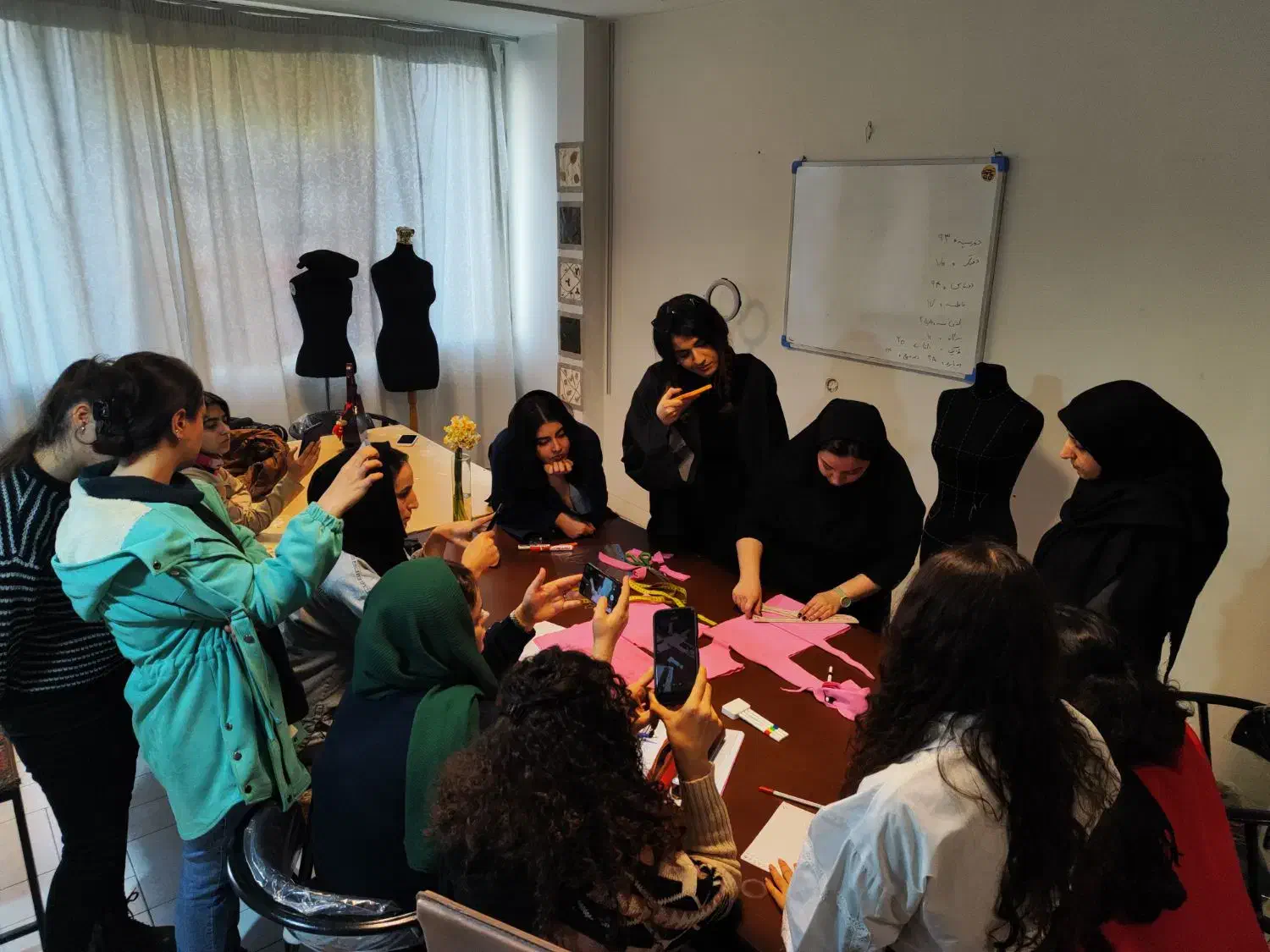 آموزش خیاطی و طراحی دستی و نرم افزار و صنایع دستی|خدمات آموزشی|کرج, عظیمیه|دیوار