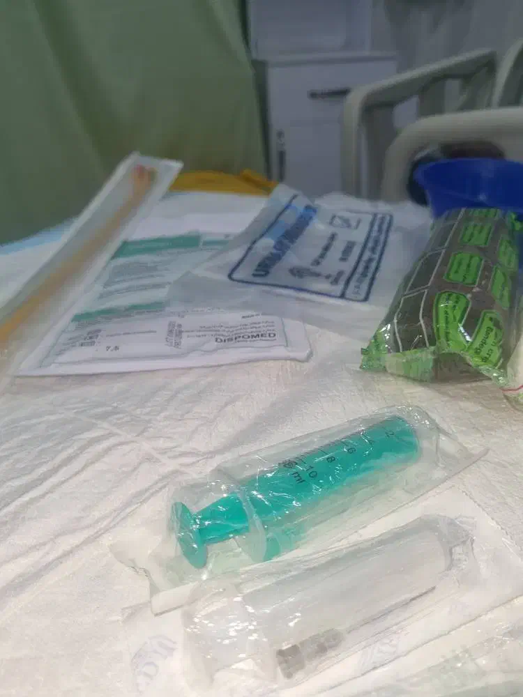 تزریقات سرم و آمپول،سوند،پانسمان در منزل|خدمات آرایشگری و زیبایی|اصفهان, فیض|دیوار