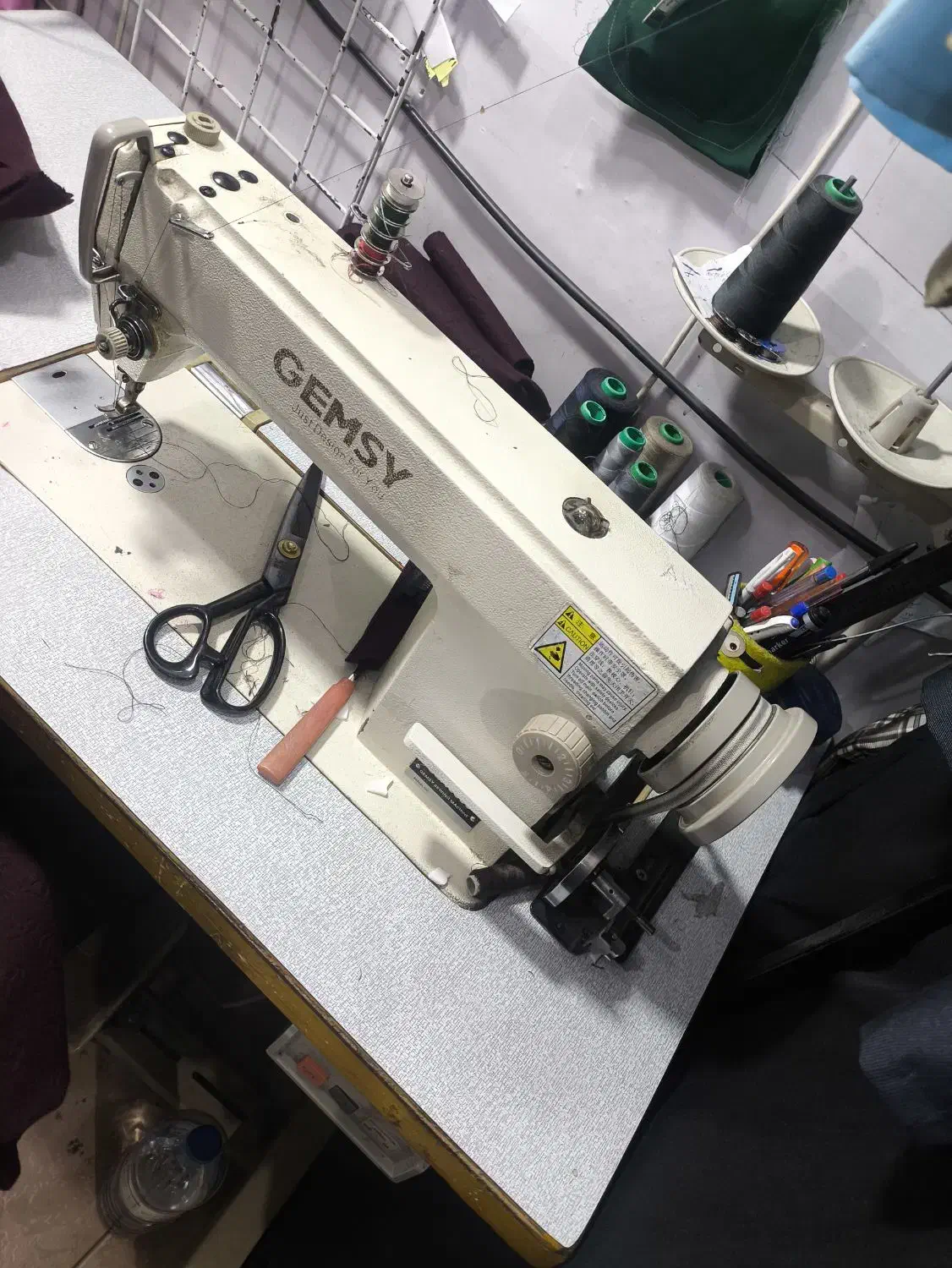 تولیدی پوشاک|استخدام صنعتی، فنی، مهندسی|شیراز, شاهچراغ|دیوار