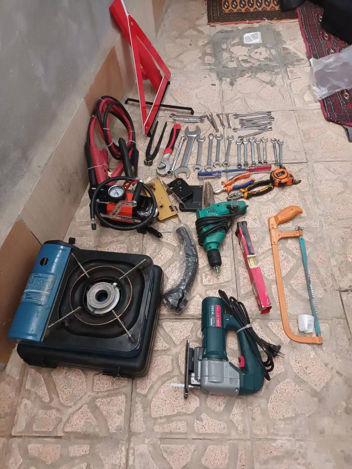 تعدادی ابزارالات|ابزارآلات|خواجه, |دیوار