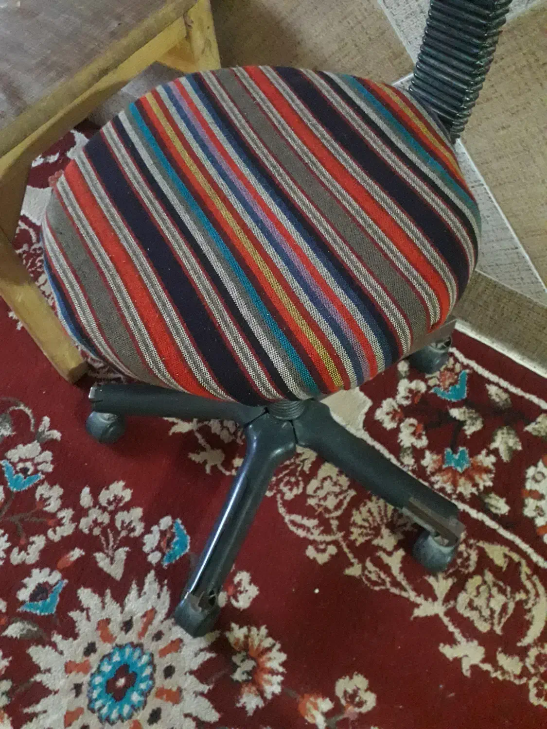 صندلی|صندلی و نیمکت|یاسوج, |دیوار