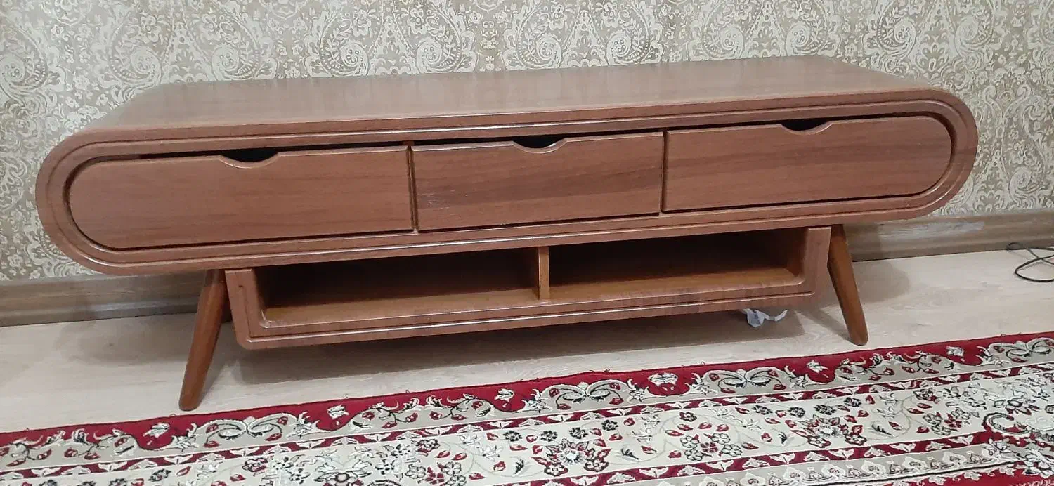 ال ای دی ۴۲ اینچ الجی اصل کره به همراه میز چوبی|تلویزیون و پروژکتور|کرج, گوهردشت|دیوار