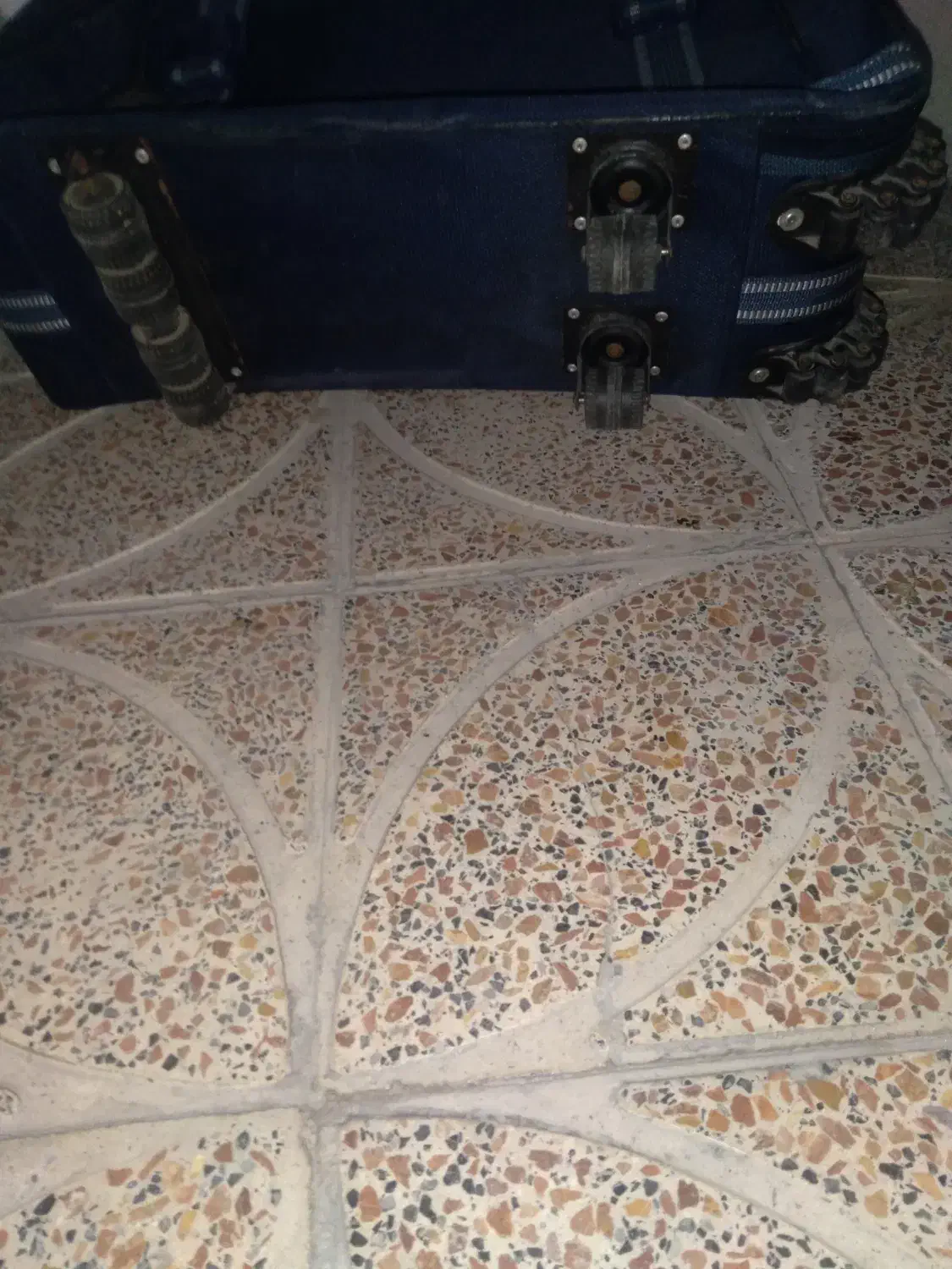 سلام چمدان سورمه ای سالم باریل ها باقیمت خوب|کیف، کفش، کمربند|رباطکریم, الارد|دیوار