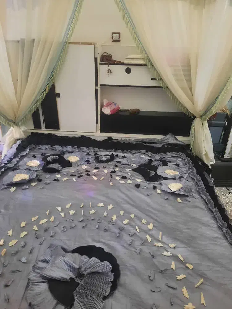 تخت دو نفره شیک همره با کمد اریشی|تشک تختخواب|خاش, |دیوار