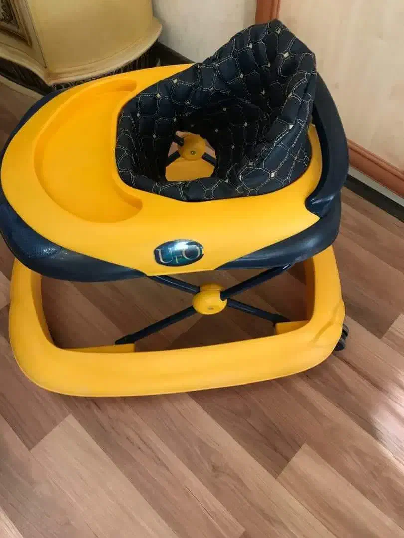 روروک و جای اسباب بازی بچه|کالسکه و لوازم جانبی|تبریز, |دیوار