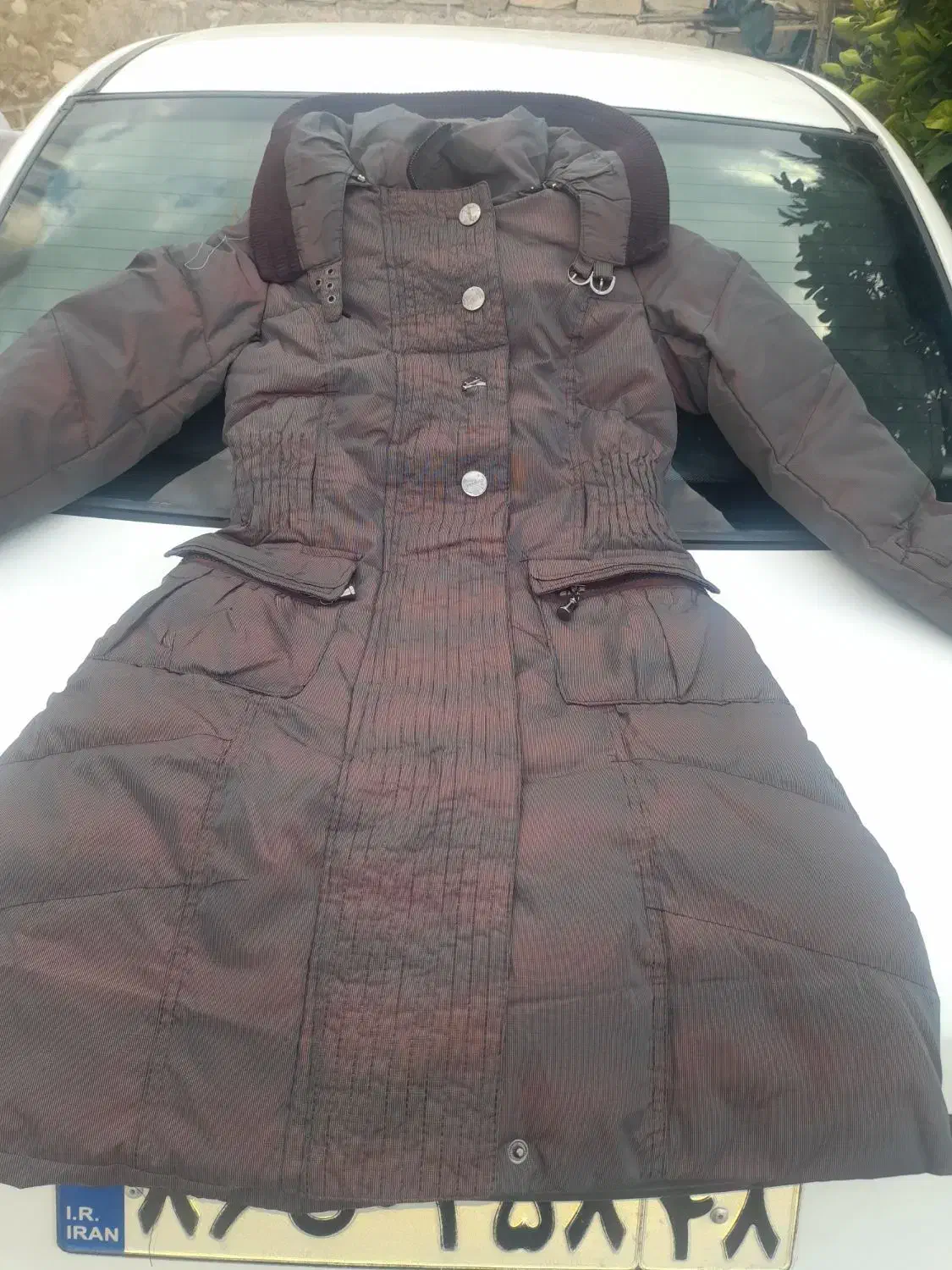 کاپیشن|لباس|چرام, |دیوار