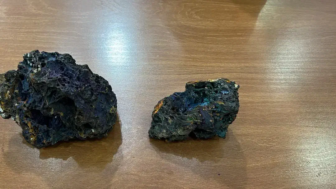 شهاب سنگ|کلکسیون اشیاء عتیقه|پرند, فاز ۶|دیوار