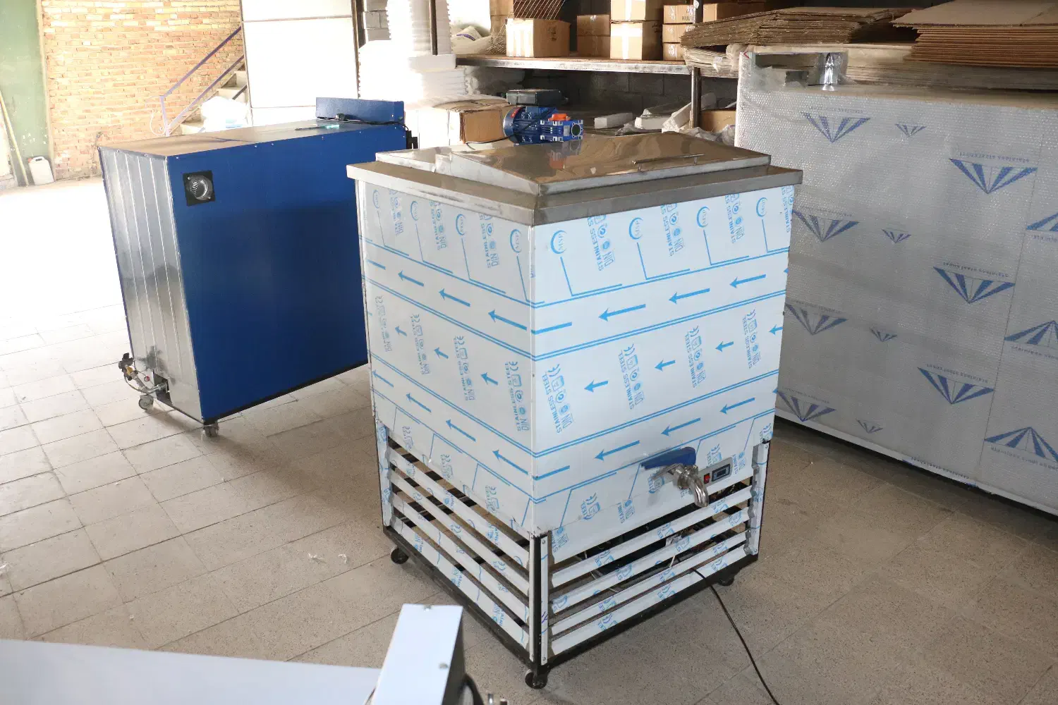 دستگاه لبنیاتی سرد کن شیر سردکن شیرسردکن 300|ماشین‌آلات صنعتی|اهواز, رسالت|دیوار