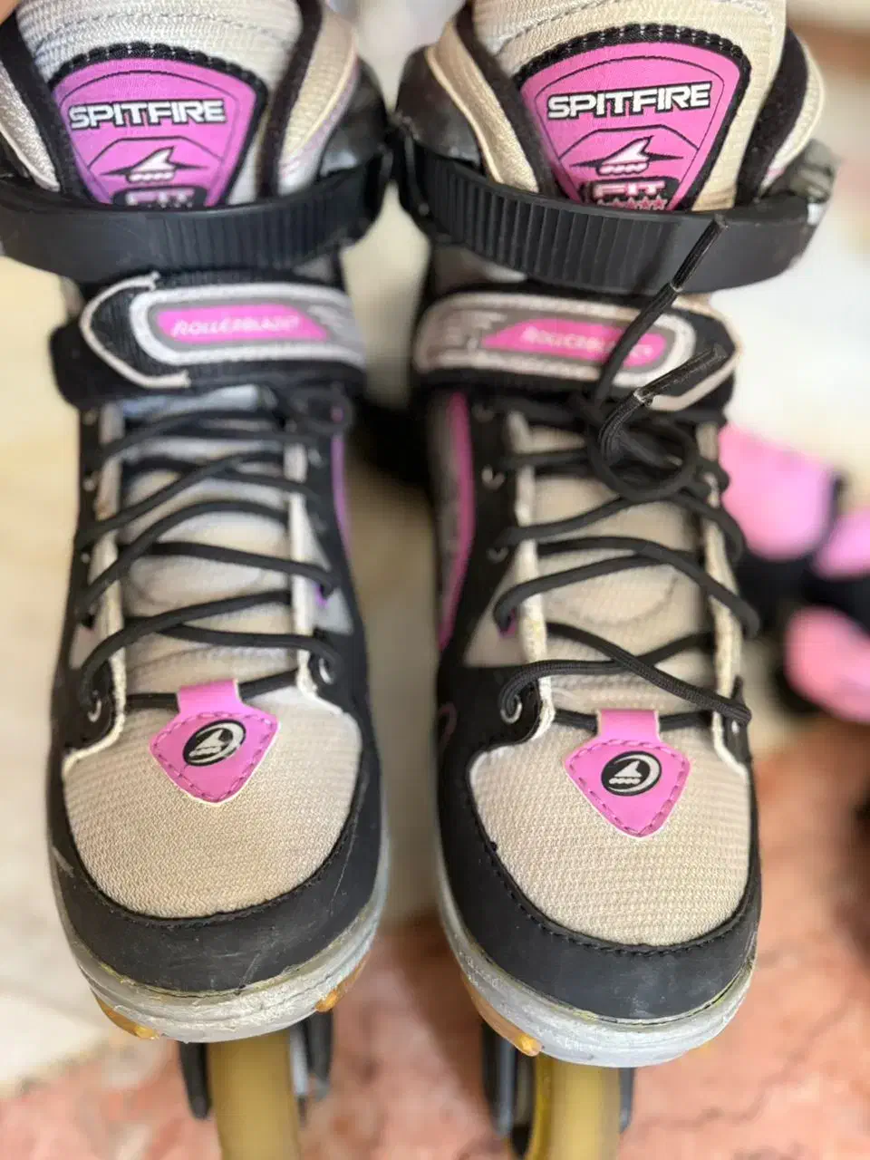 کفش اسکیت دخترانه نو|دوچرخه، اسکیت، اسکوتر|تهران, فلسطین (میدان انقلاب)|دیوار