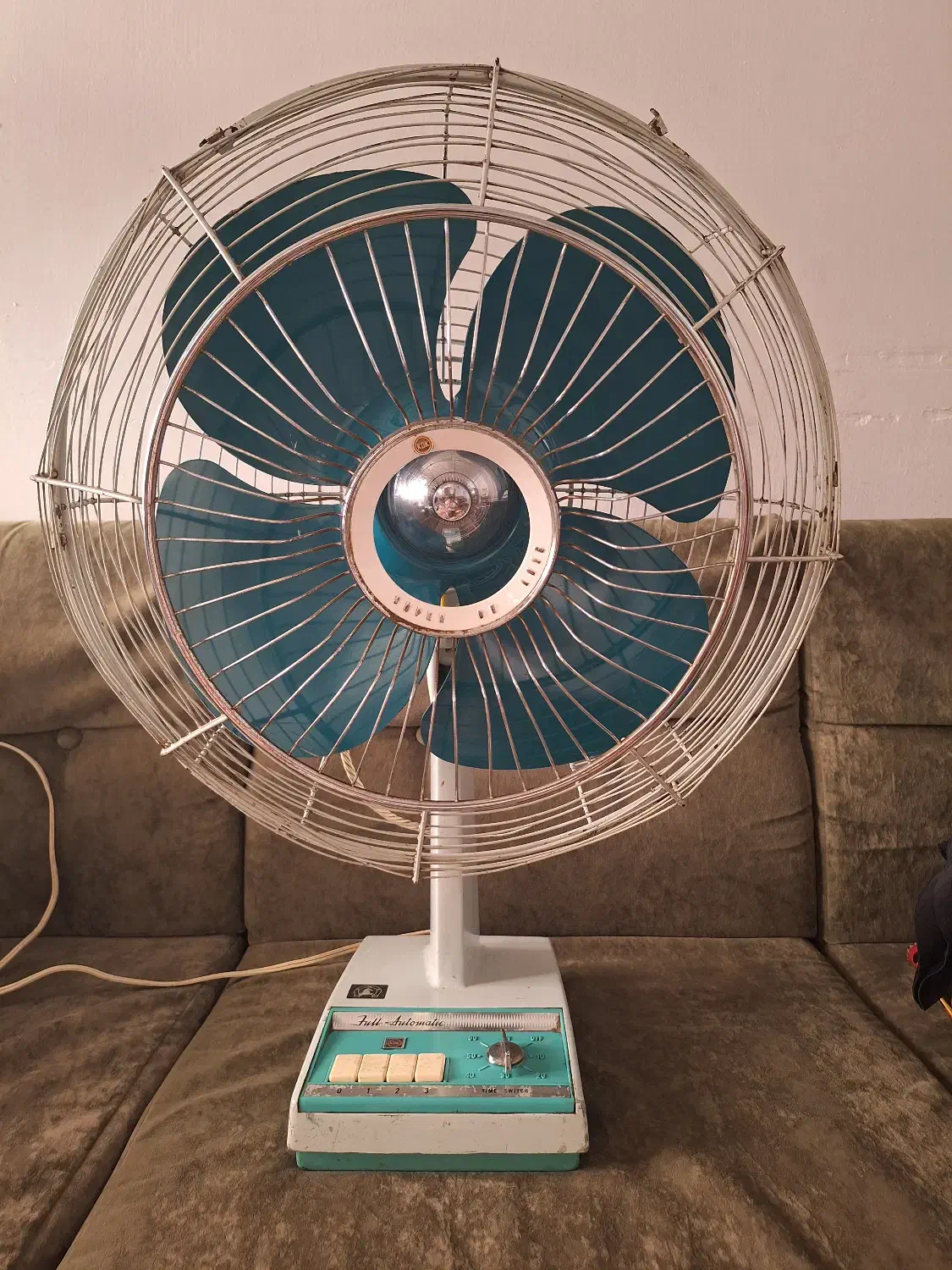 پنکه قدیمی ک د ک بکر و دستنخورده|پنکه و تصفیه‌کنندهٔ هوا|تهران, شهرک صدرا|دیوار