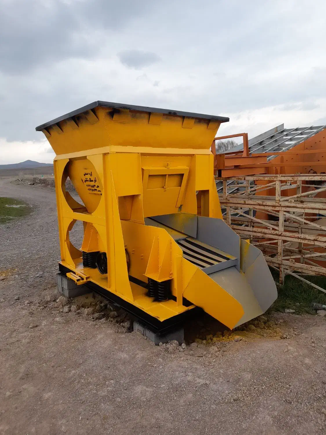 فروش فیدر و نوار نقاله قطعات سنگ شکن|ماشین‌آلات صنعتی|ارشق, |دیوار