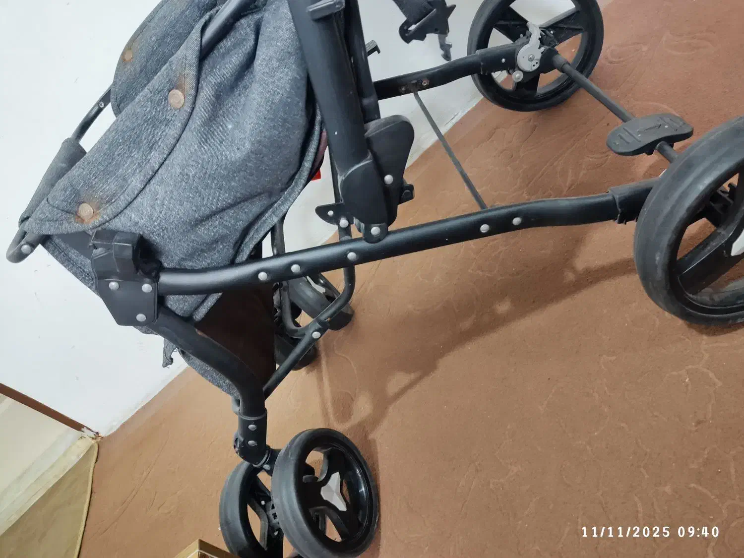 کالسکه بچه کارکرده|کالسکه و لوازم جانبی|رشت, کوی یخ|دیوار