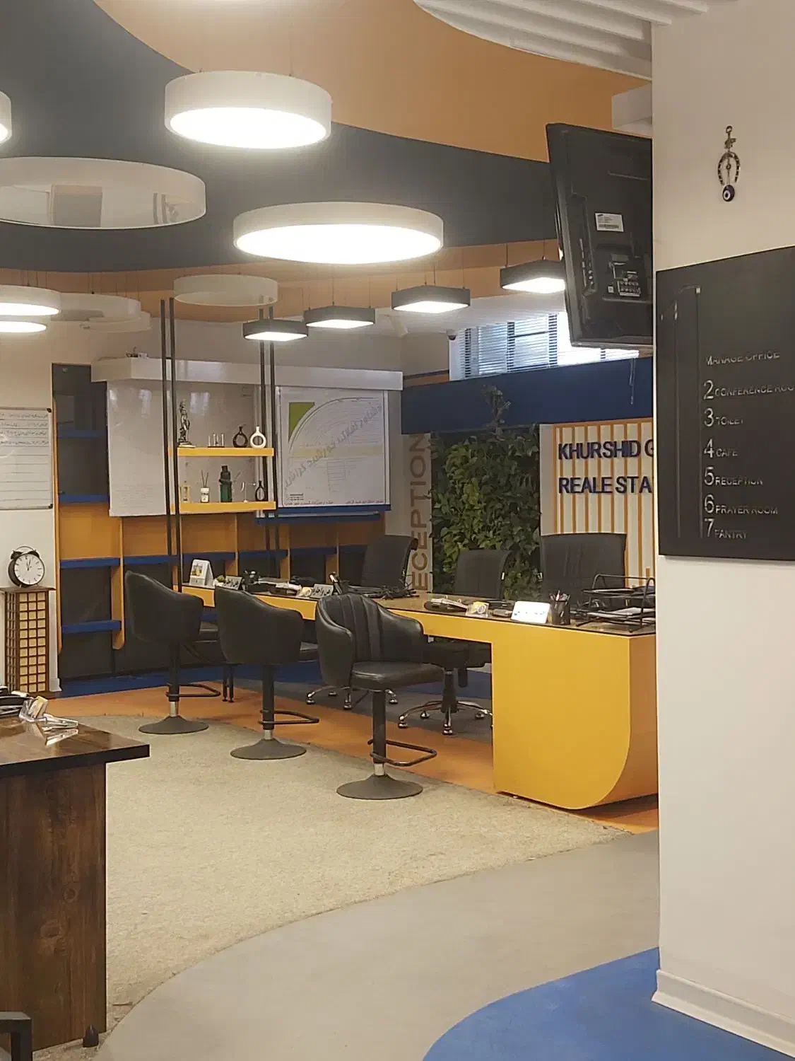 استخدام و کاریابی/ منشی|استخدام بازاریابی و فروش|صدرا-فارس, فاز ۱|دیوار