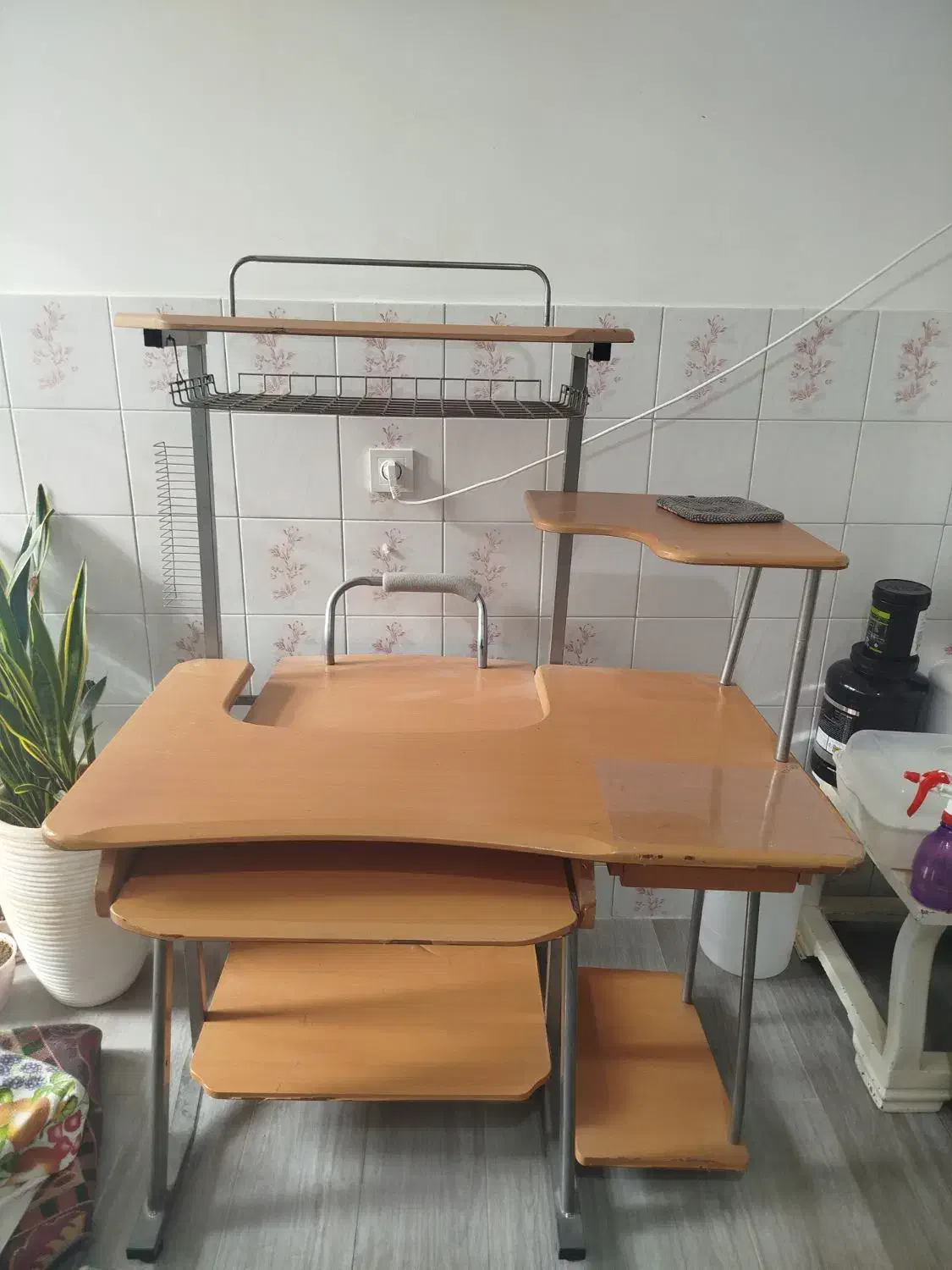 میز تحریر یا کامپیوتر|میز تحریر و کامپیوتر|نقده, |دیوار