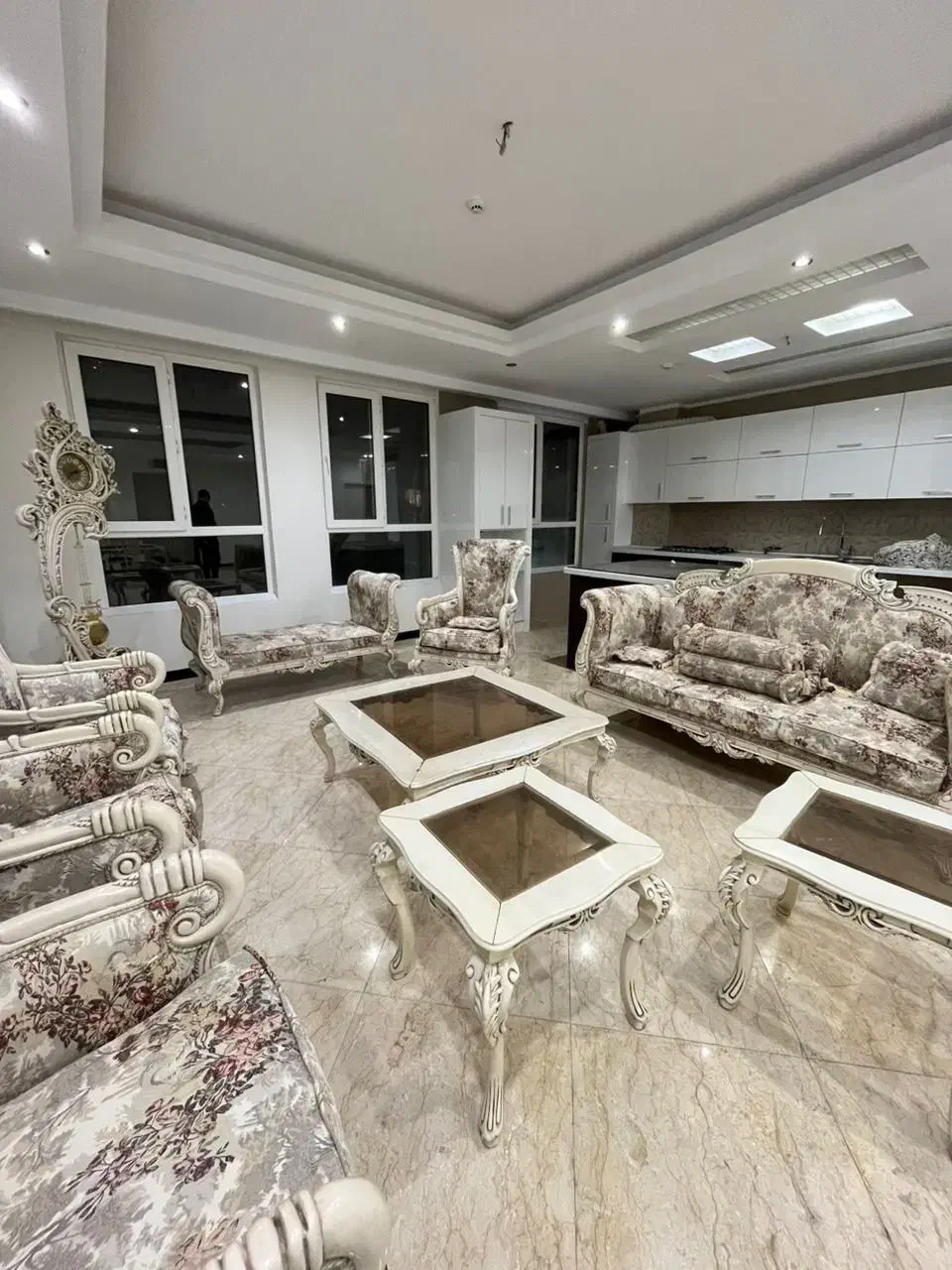 مبل ۹ نفره استیل در حد نو با  ساعت ایستاده|مبلمان خانگی و میز عسلی|تهران, یوسف‌آباد|دیوار