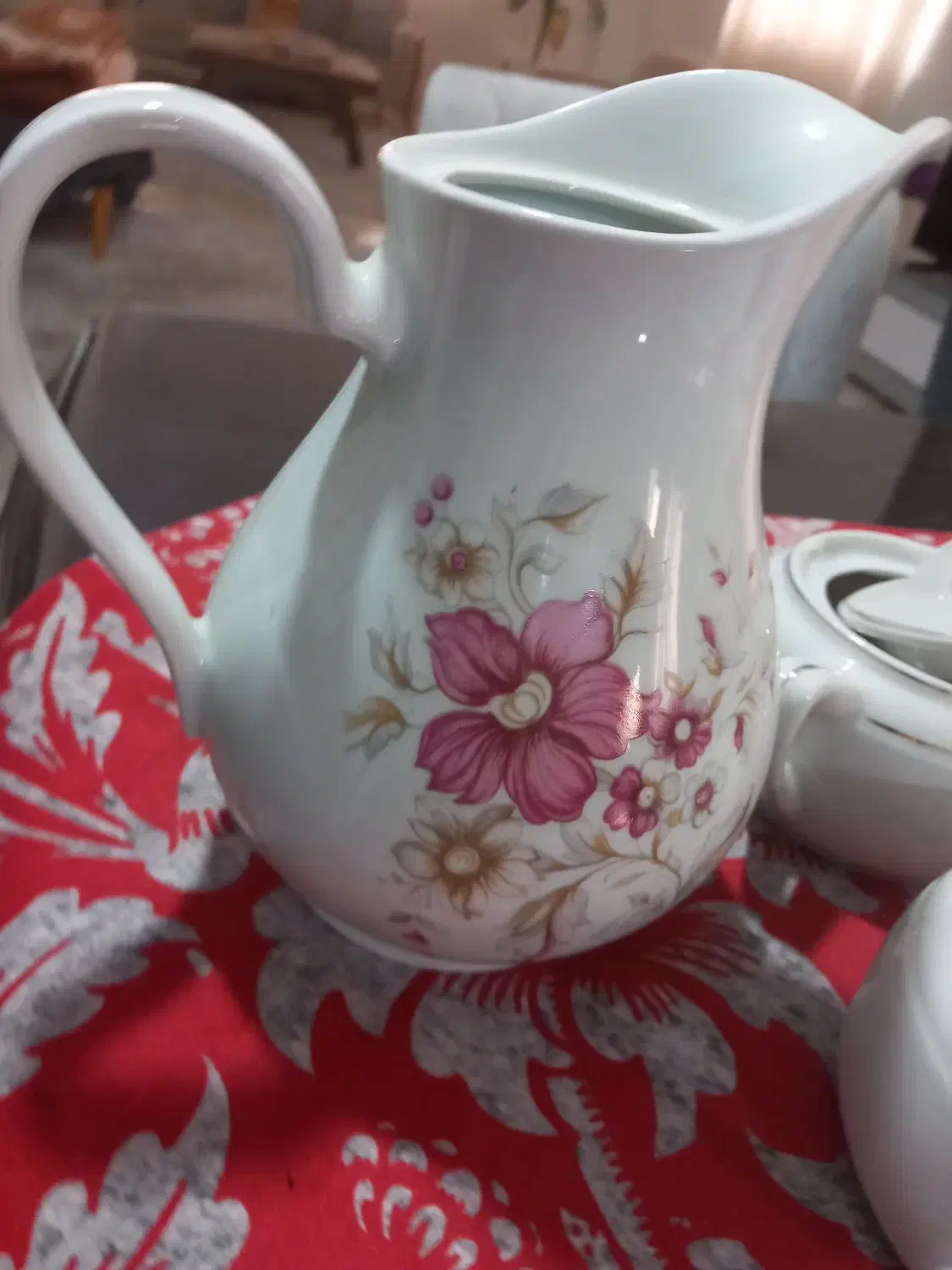 یک سری ظروف قدیمی|ظروف سرو و پذیرایی|بابل, |دیوار